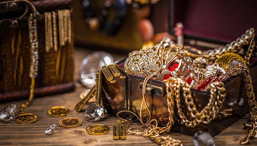 Pirate treasure chest full of jewelery